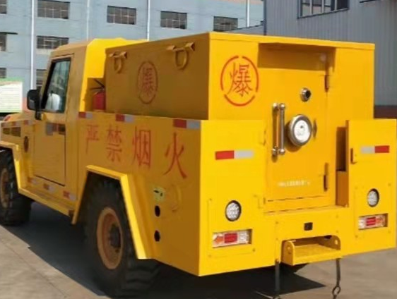 赤壁凯龙爆破器材运输车：保障爆破任务的安全运行