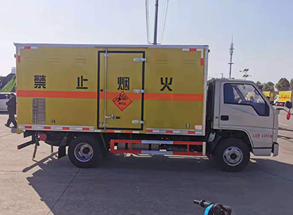 赤壁爆破器材运输车工人安全操作规范与智能技术保障