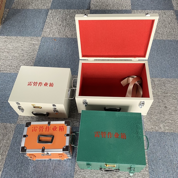 赤壁爆破工程作业箱如何选择？玻璃钢与传统材质的全面对比